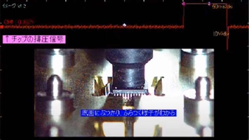 ハイスピードカメラ「プレクスロガー」で撮影した、ICチップ搬送の挙動の動画スクリーンショット