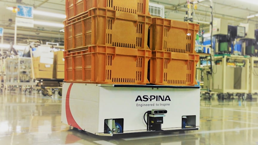 製造現場向け自動搬送ロボット AspinaAMR　自動搬送中の様子